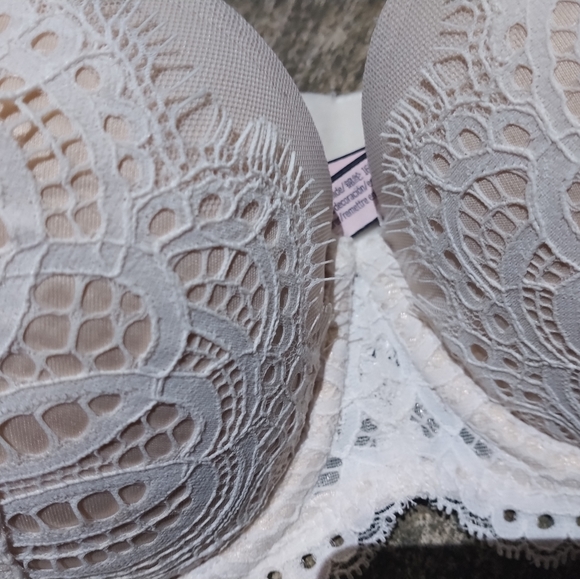 VS Strapless - Picture 3 of 6